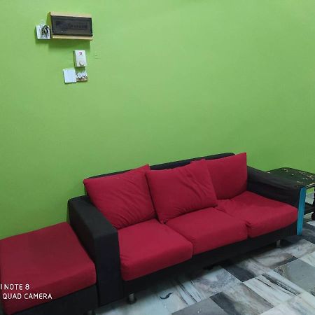 Homestay D' Tengah Bandar 쿠알라 롬핀 외부 사진
