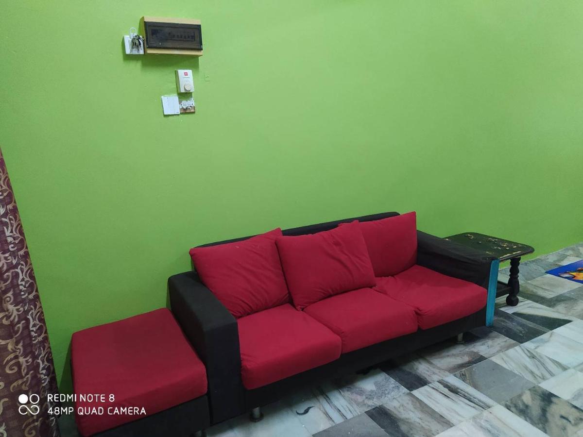 Homestay D' Tengah Bandar 쿠알라 롬핀 외부 사진